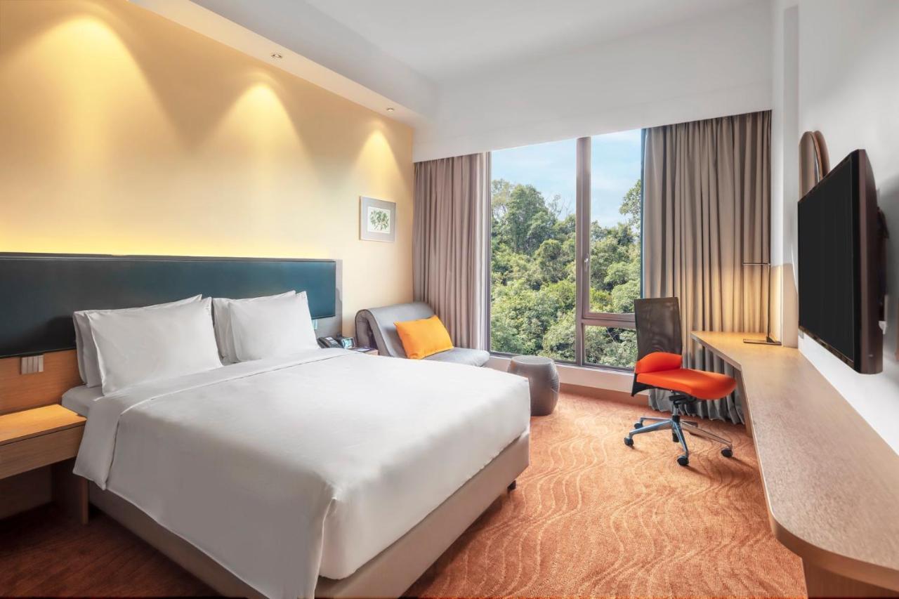 Holiday Inn Express Kota Kinabalu City Centre By Ihg Exterior foto