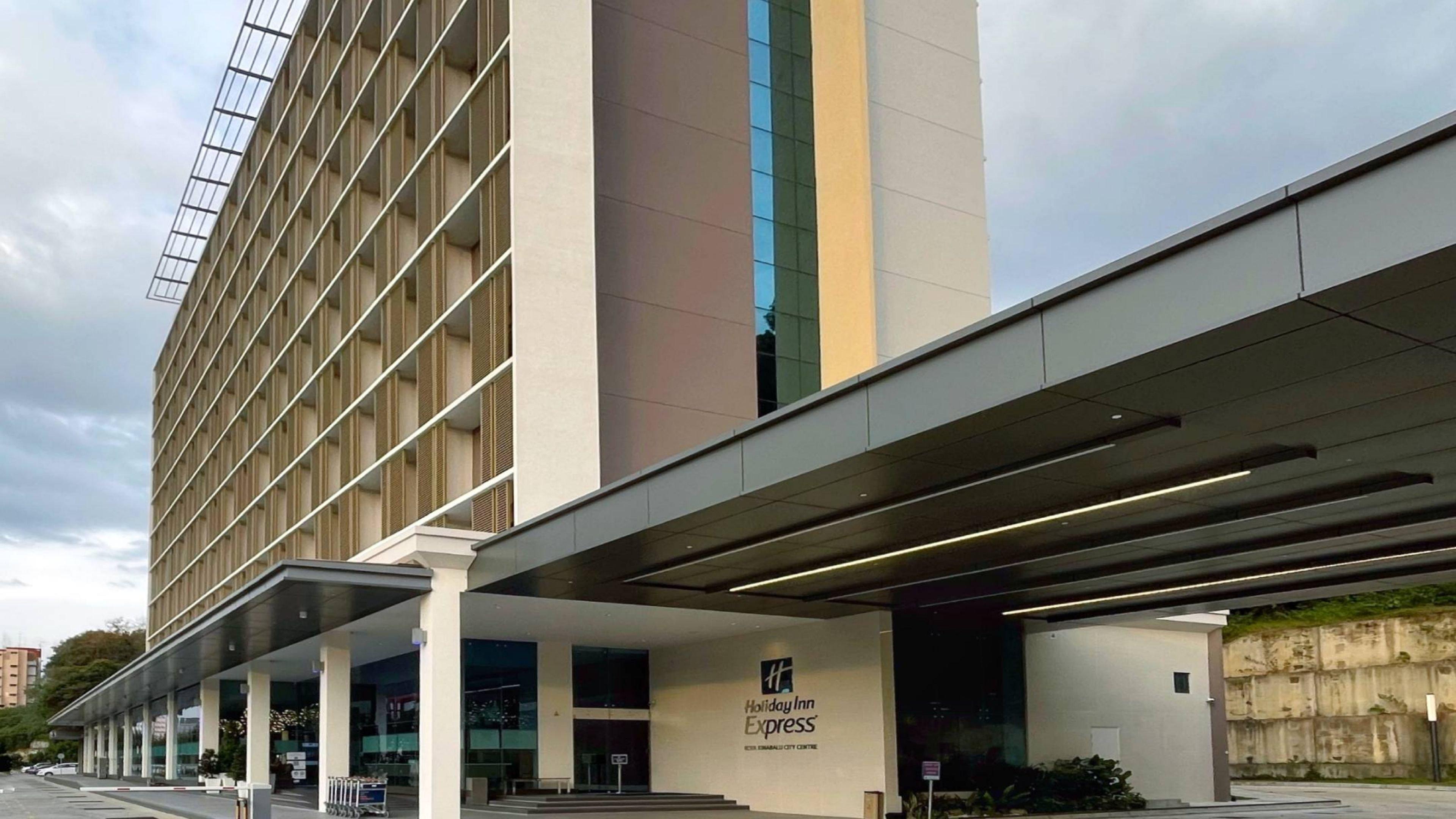 Holiday Inn Express Kota Kinabalu City Centre By Ihg Exterior foto